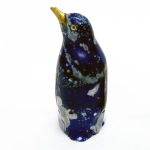 Figura pingüino en piedra lapislázuli y mármol blanco tamaño 8,0 cms aprox